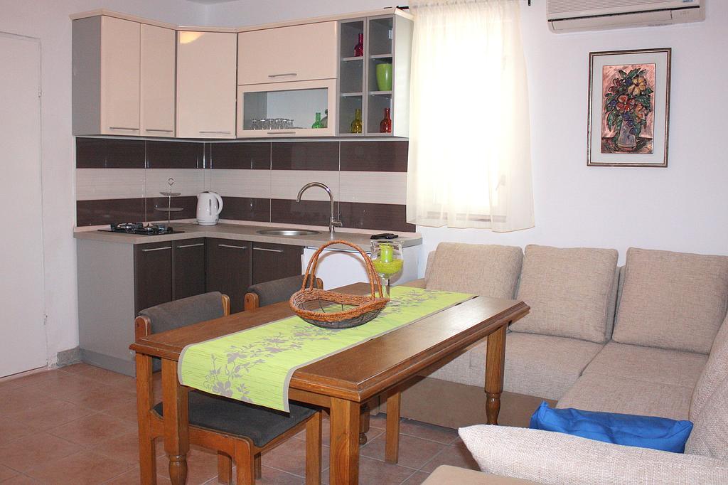 Apartments Kaja Паг Екстериор снимка